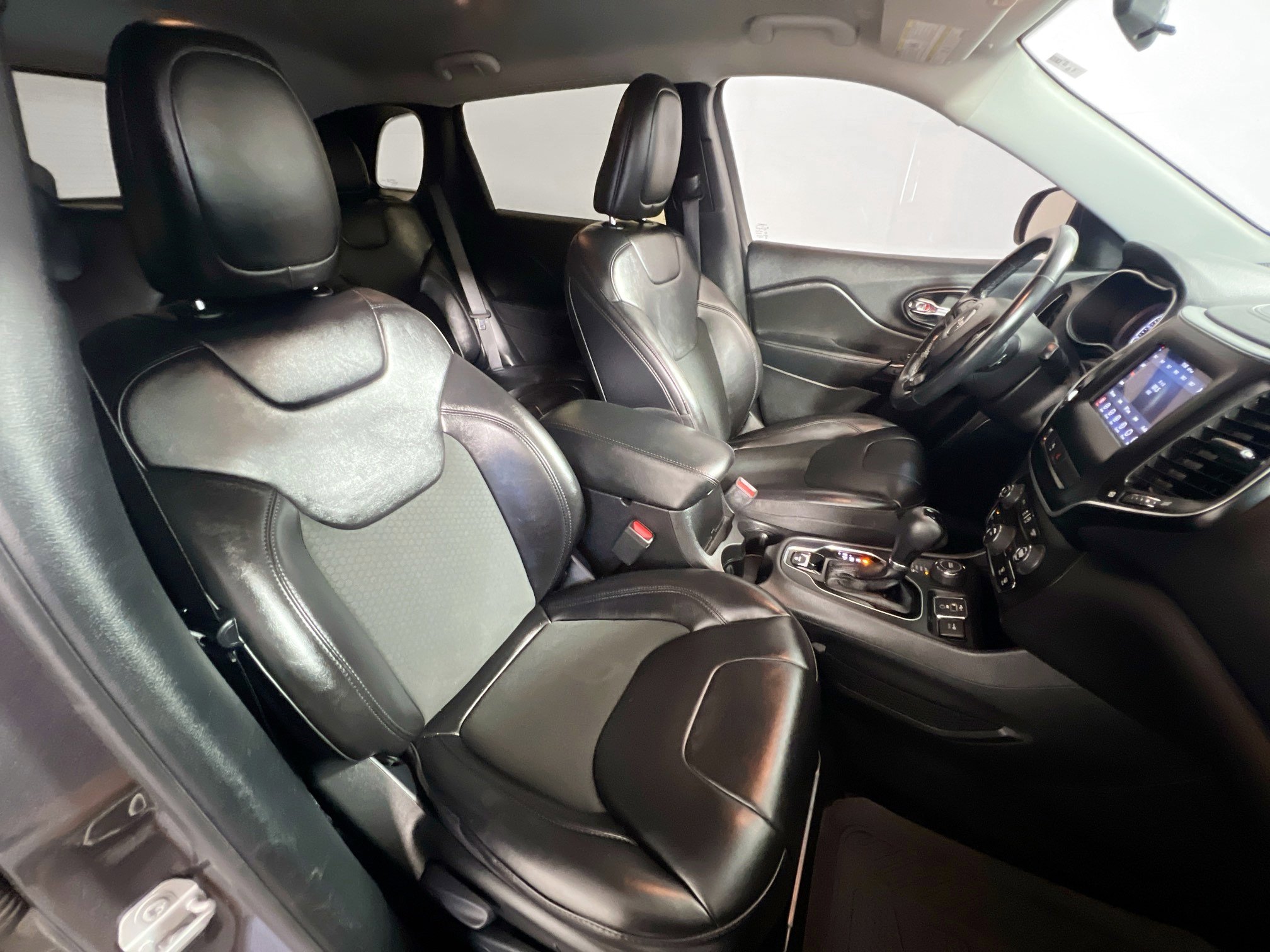 Used 2020 Jeep Cherokee Latitude Plus image 31