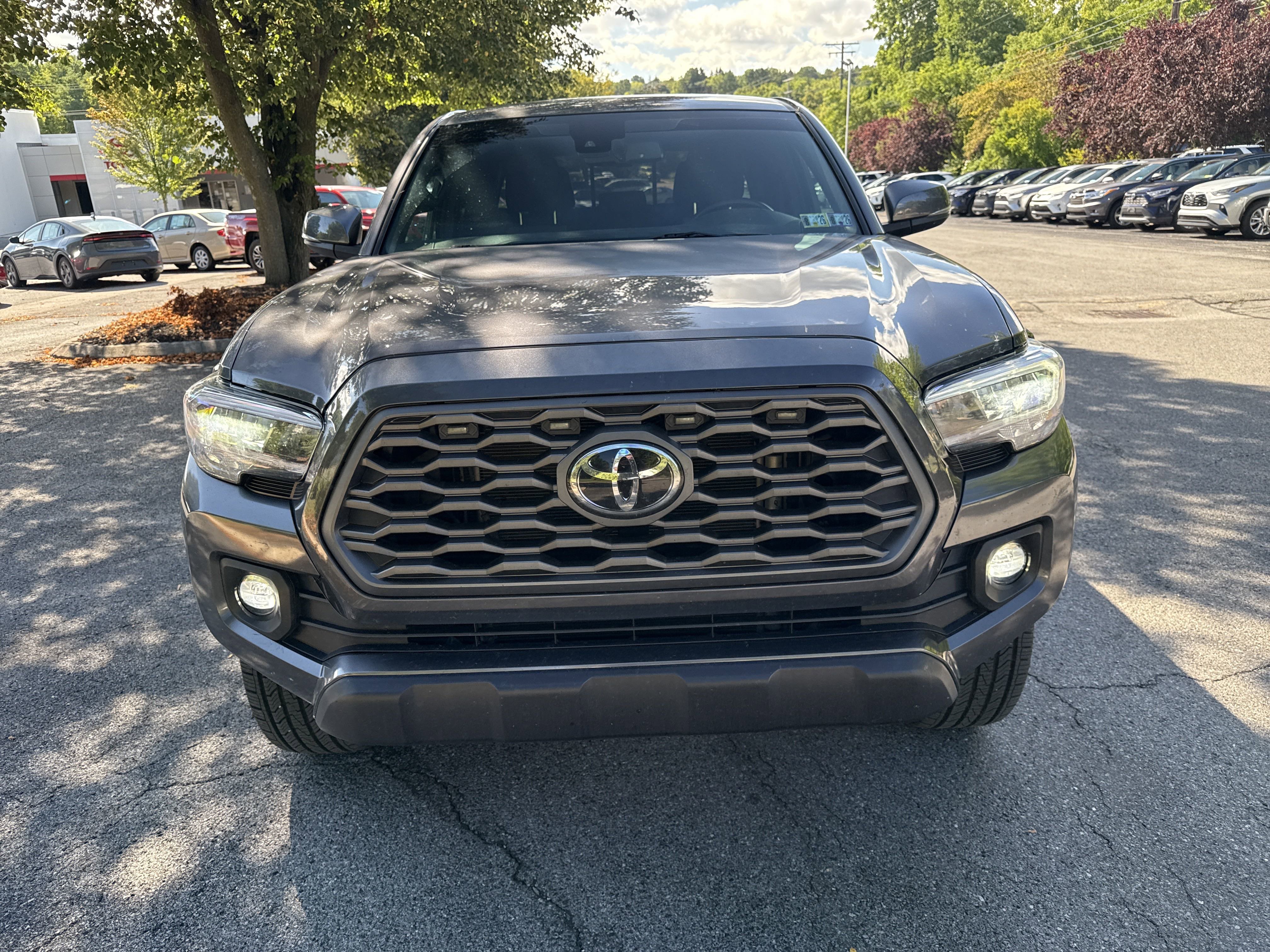 Used 2022 Toyota Tacoma TRD Off-Road w/ Technology Package image 2