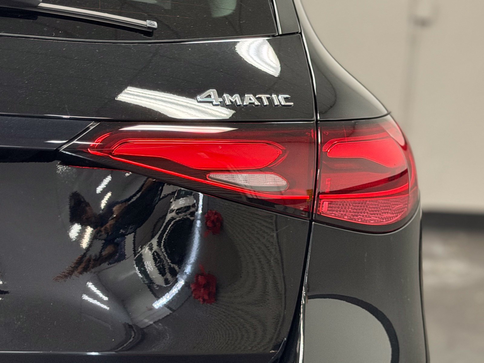 Used 2025 Mercedes-Benz GLC 350e 4MATIC image 14