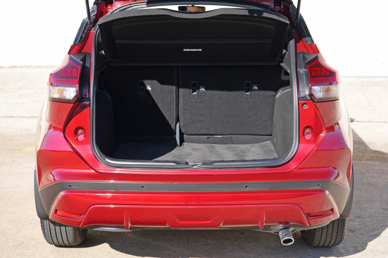 Used 2023 Nissan Kicks SR w/ SR Premium Package FWD image 9