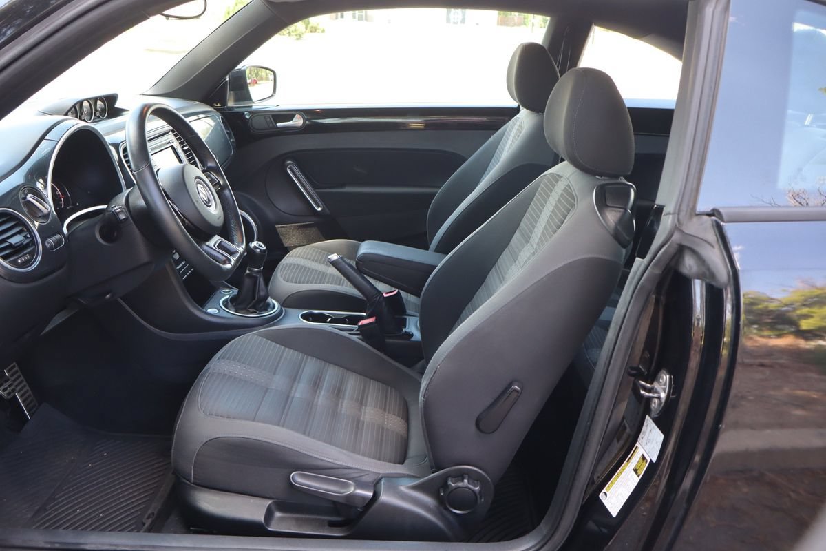Used 2013 Volkswagen Beetle 2.0T FWD image 19