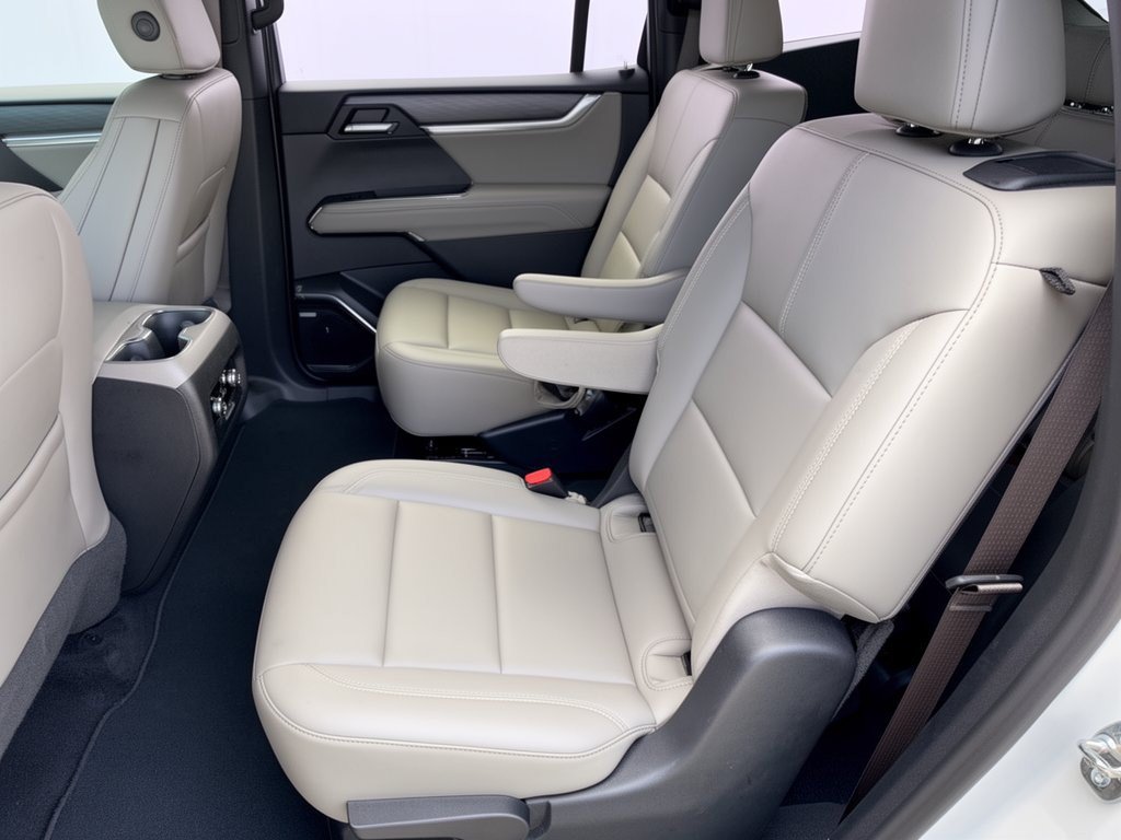 Used 2026 GMC Acadia Elevation w/ Elevation Premium Package FWD image 25