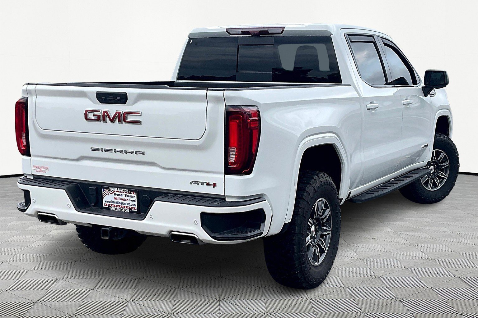 Used 2024 GMC Sierra 1500 AT4 w/ Technology Package image 11