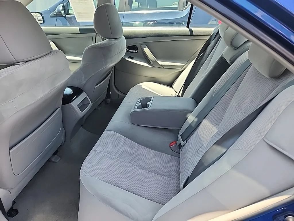 Used 2011 Toyota Camry LE FWD image 10