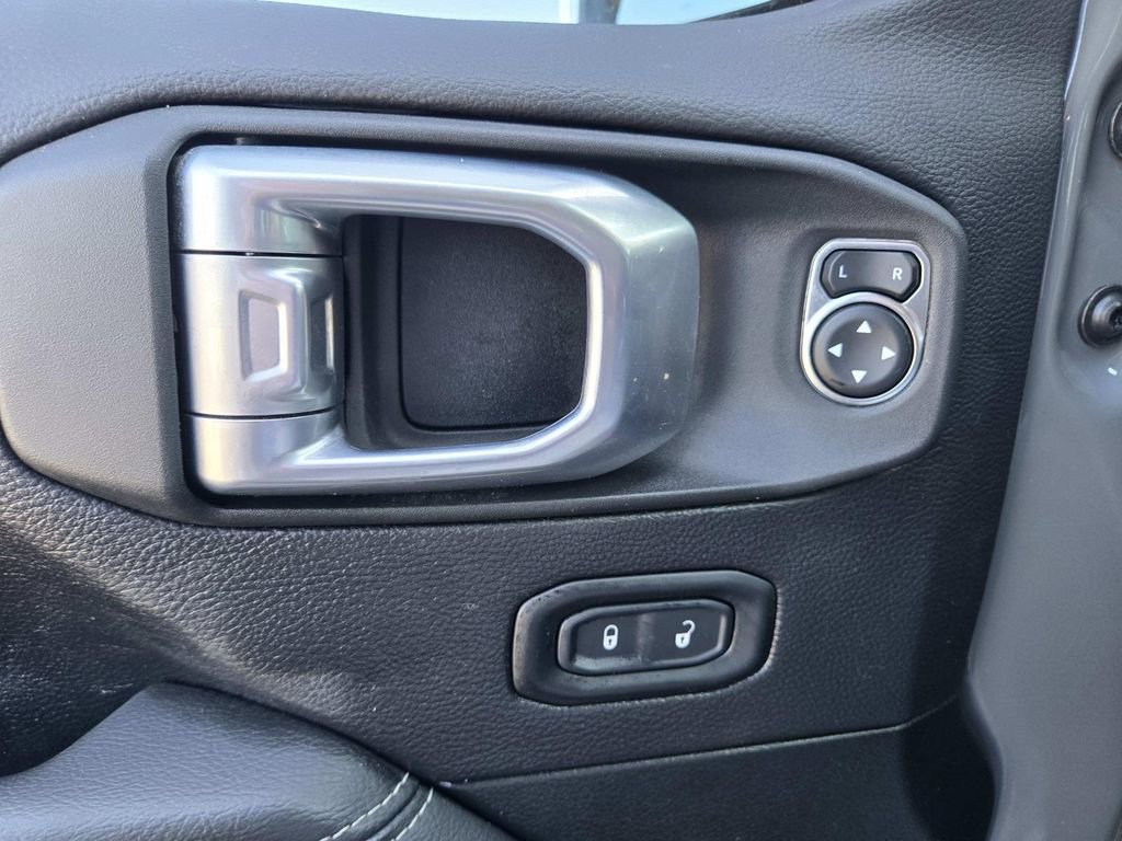 Used 2021 Jeep Wrangler Unlimited Sahara image 40