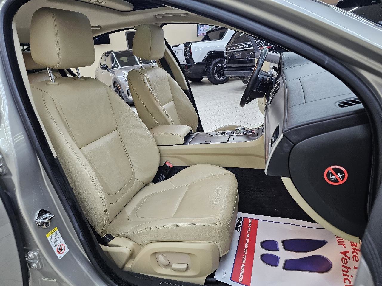 Used 2013 Jaguar XF image 19