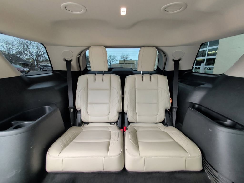 Used 2018 Ford Explorer Platinum AWD/4WD image 16