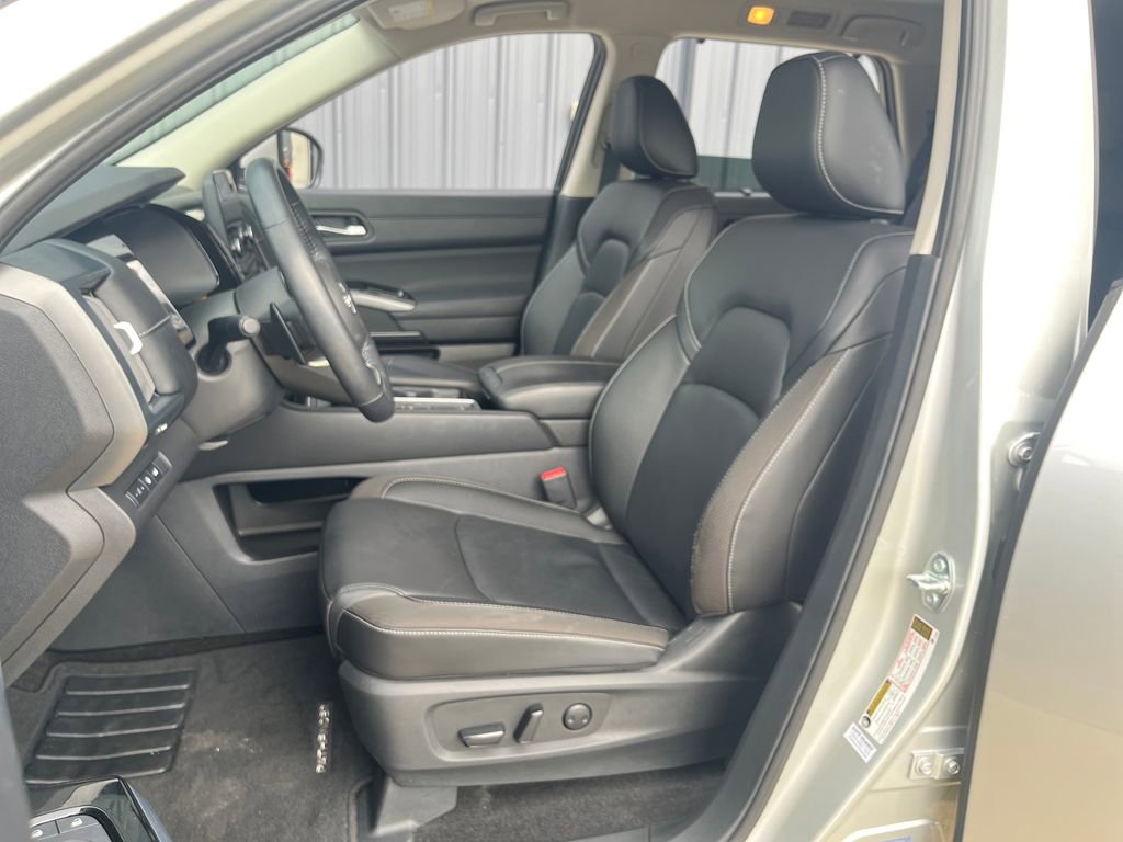 Used 2025 Nissan Pathfinder SL image 10
