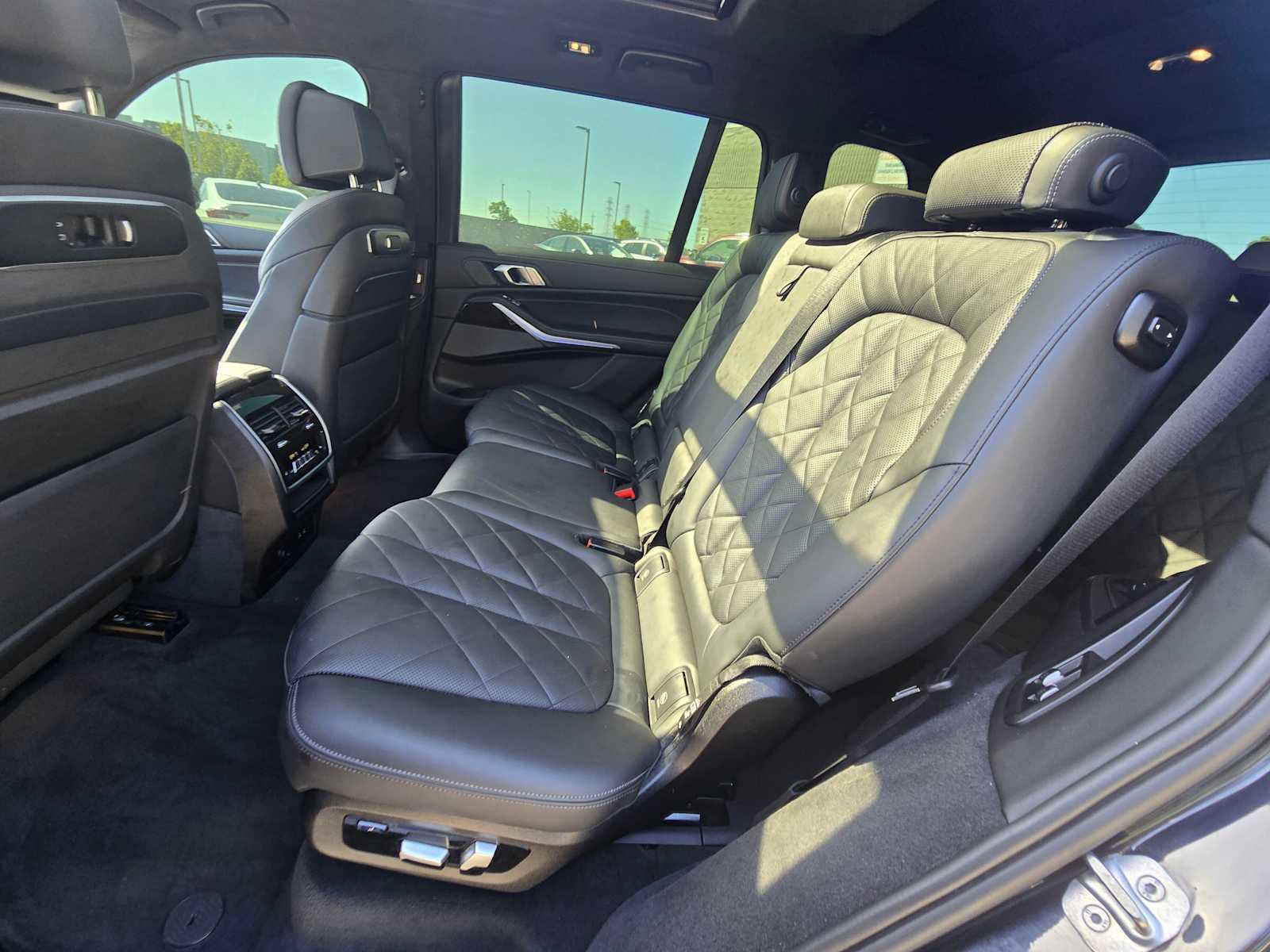 Used 2023 BMW X7 xDrive40i w/ Executive Package AWD/4WD image 18