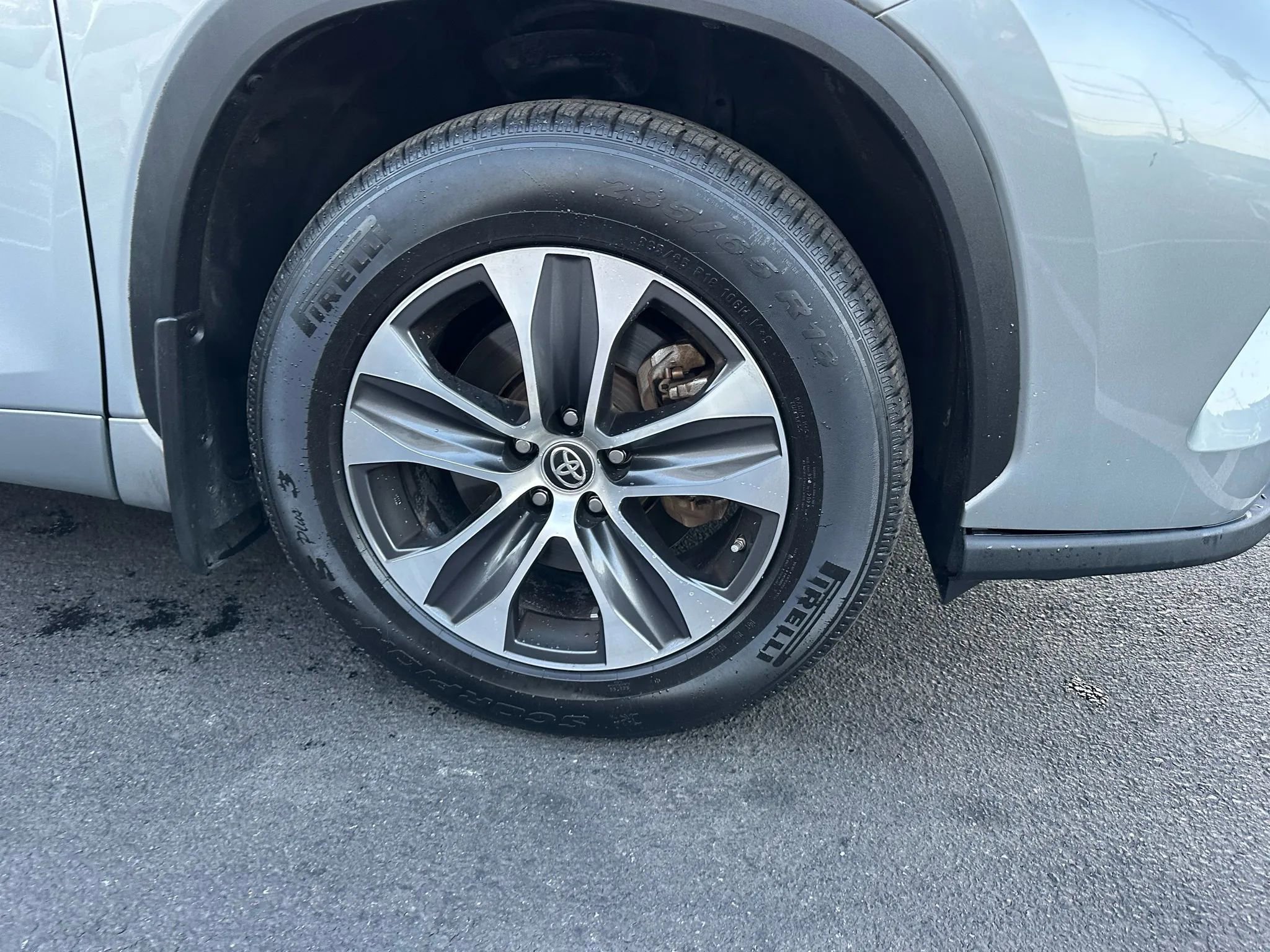 Used 2020 Toyota Highlander XLE image 13