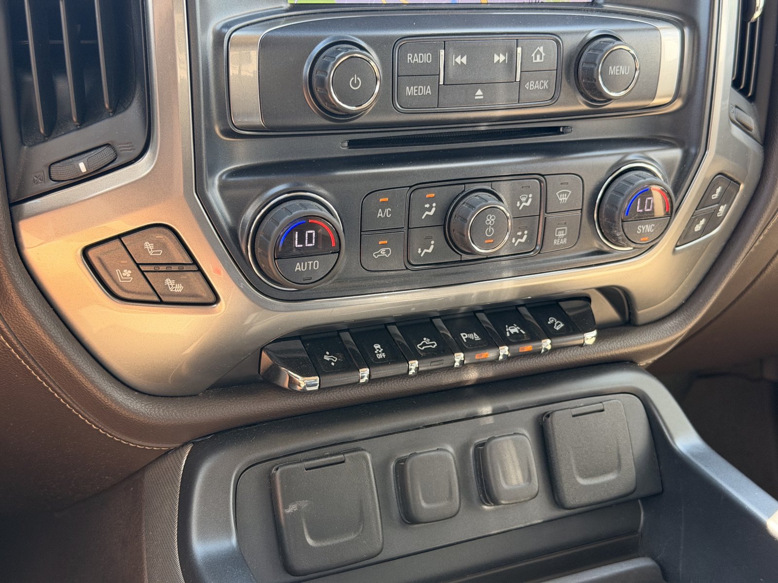 Used 2017 Chevrolet Silverado 1500 LTZ Z71 w/ LTZ Plus Package AWD/4WD image 36