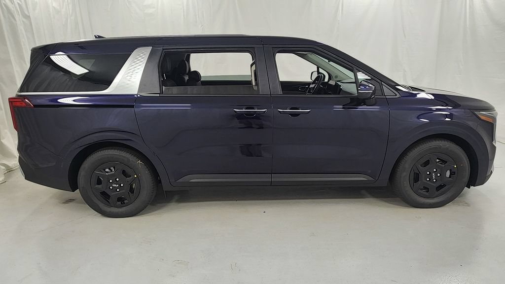 New 2027 Kia Carnival FWD image 2