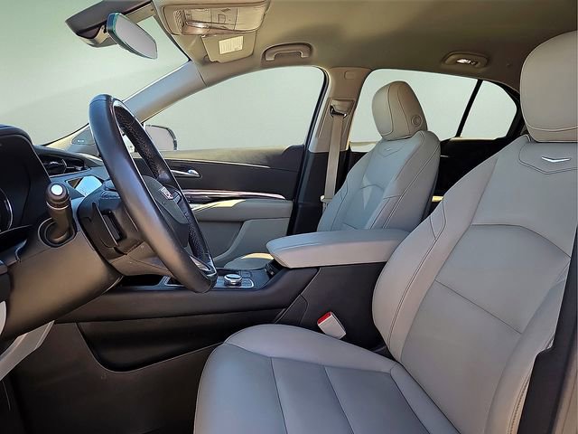 Used 2021 Cadillac XT4 Luxury w/ Cold Weather Package image 16