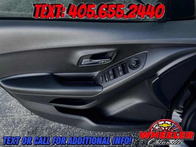Used 2022 Chevrolet Trax LT w/ Midnight Edition image 9