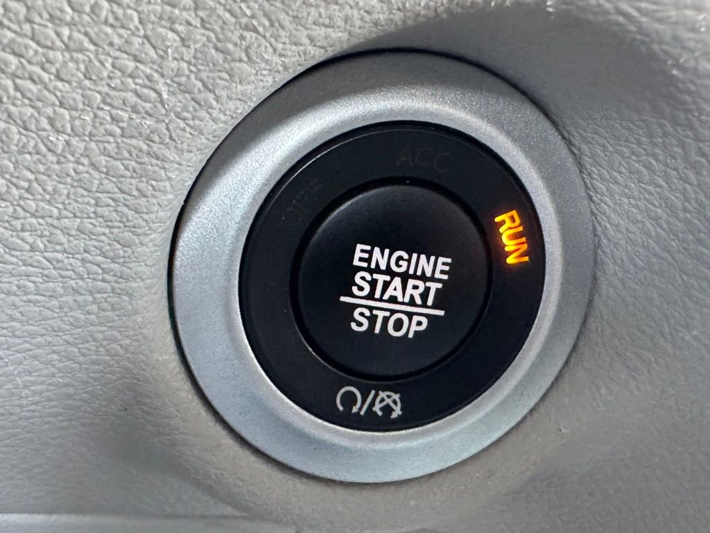 Used 2024 Chrysler Pacifica Touring-L image 16