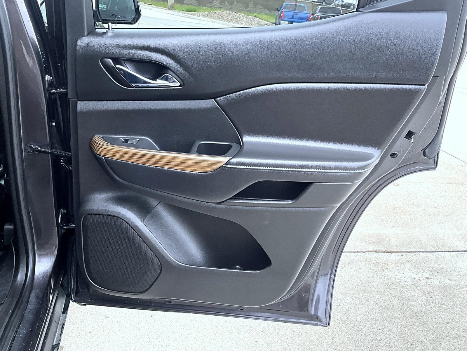 Used 2017 GMC Acadia SLE FWD image 19