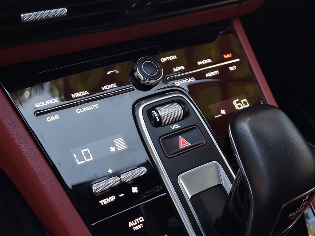 Used 2022 Porsche Cayenne S image 22