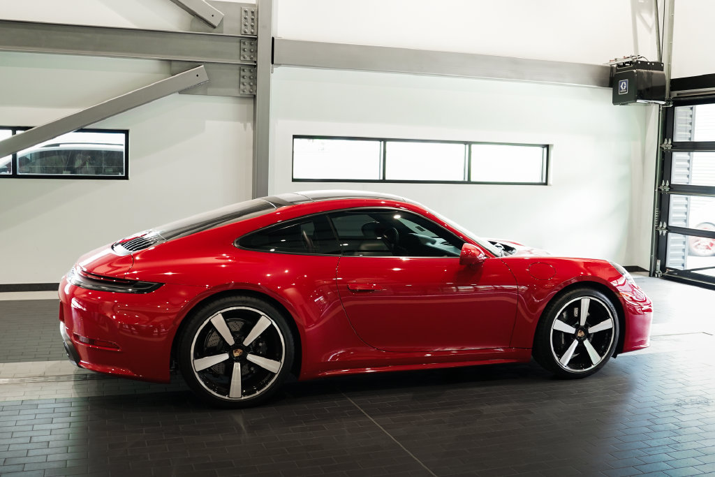 Used 2025 Porsche 911 Carrera RWD image 2