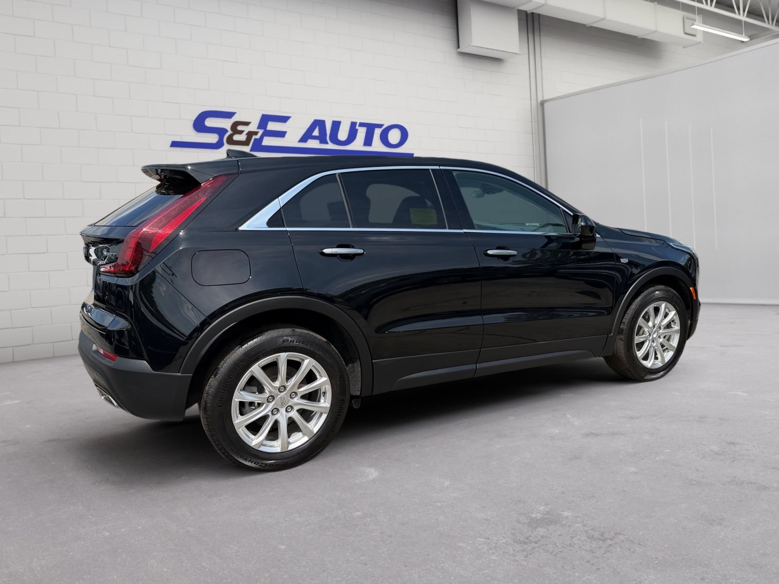 Used 2023 Cadillac XT4 Luxury AWD/4WD image 4