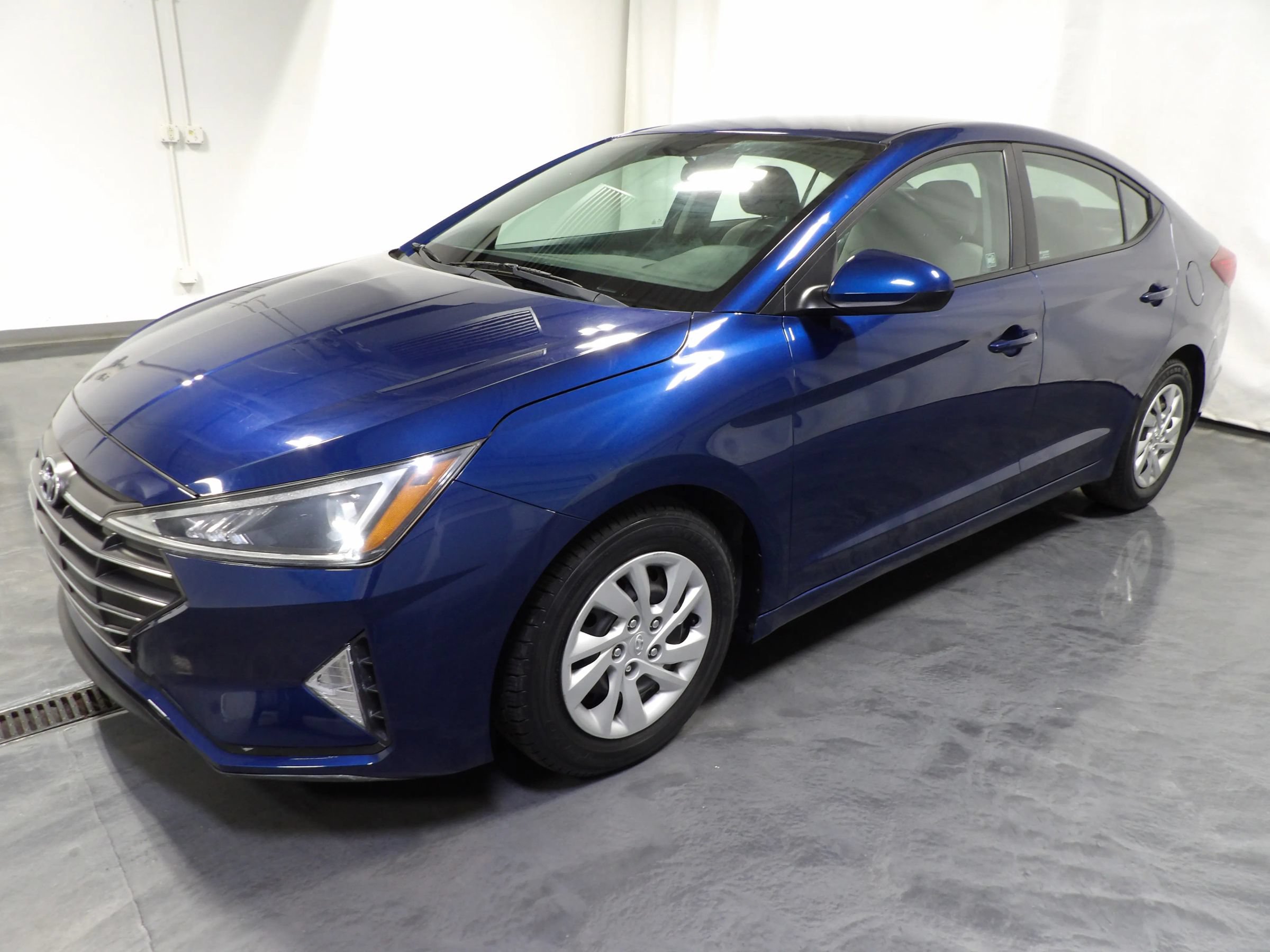 Used 2019 Hyundai Elantra SE FWD image 3