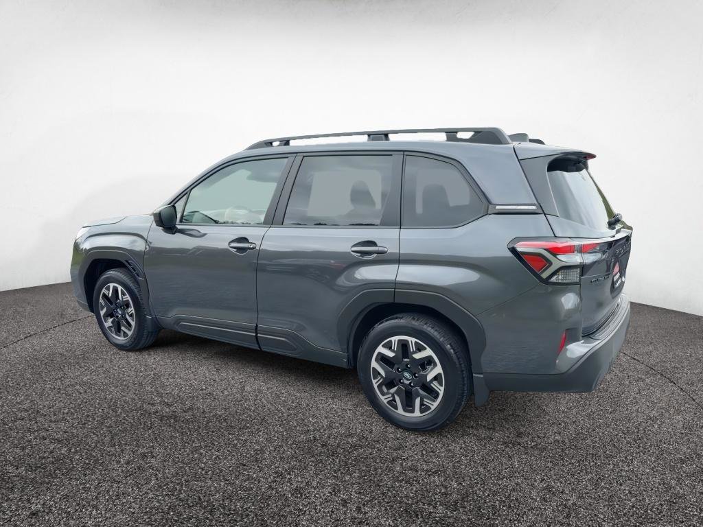Used 2025 Subaru Forester Premium AWD/4WD image 6