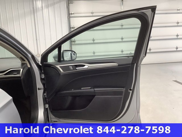 Used 2020 Ford Fusion SE image 10
