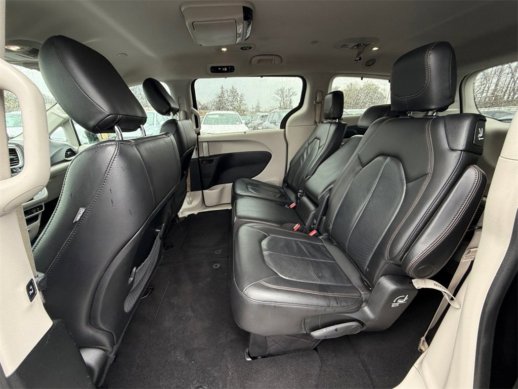 Used 2018 Chrysler Pacifica Touring-L image 23