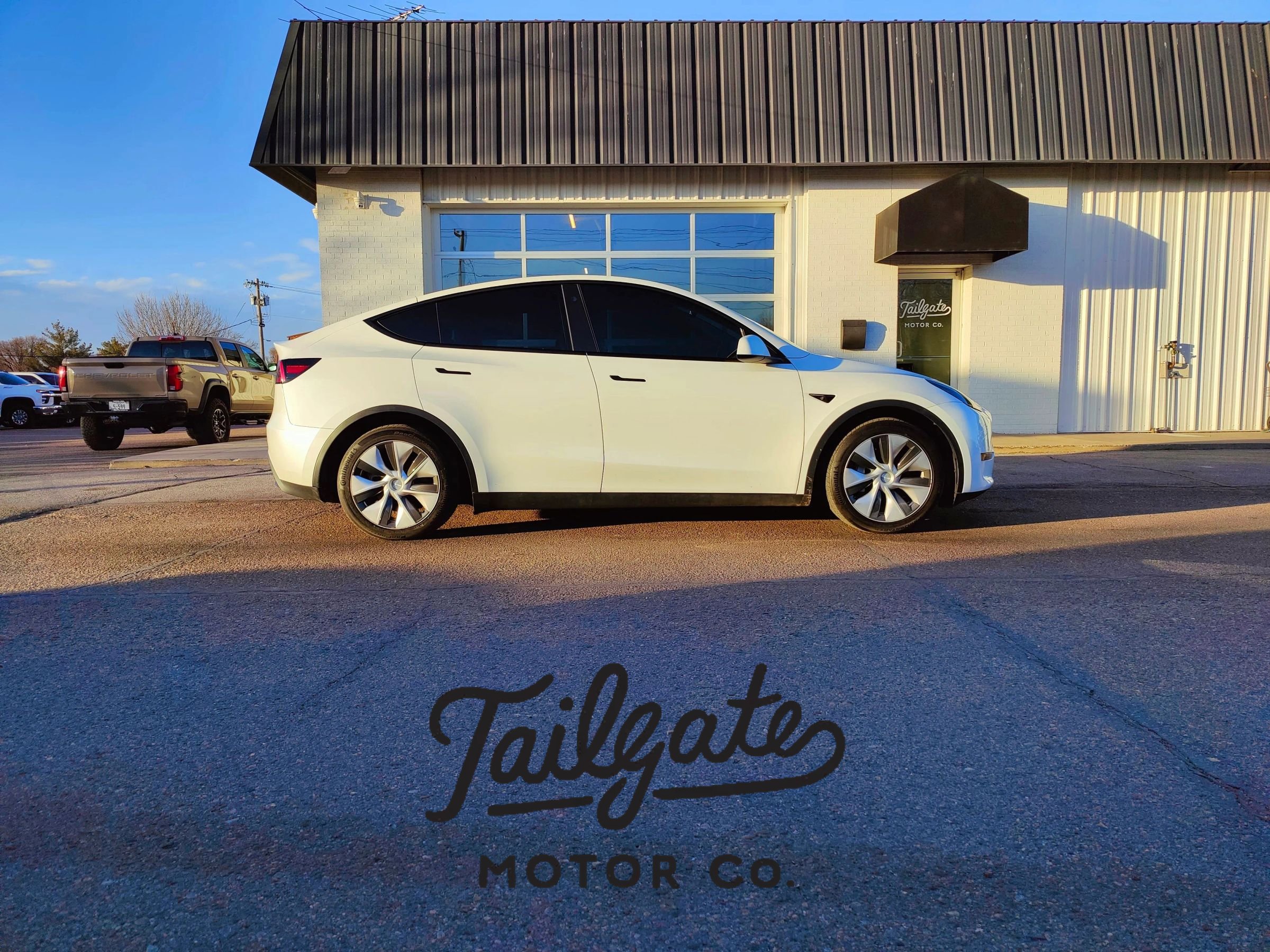 Used 2023 Tesla Model Y AWD image 1