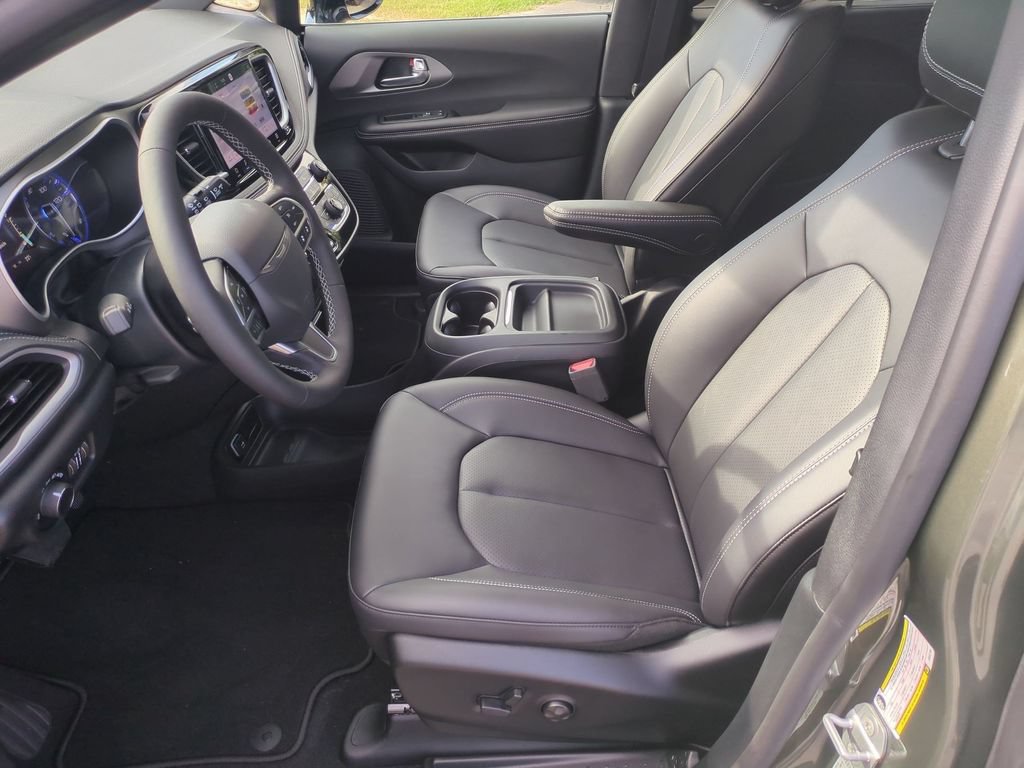 New 2027 Chrysler Pacifica Select FWD image 14