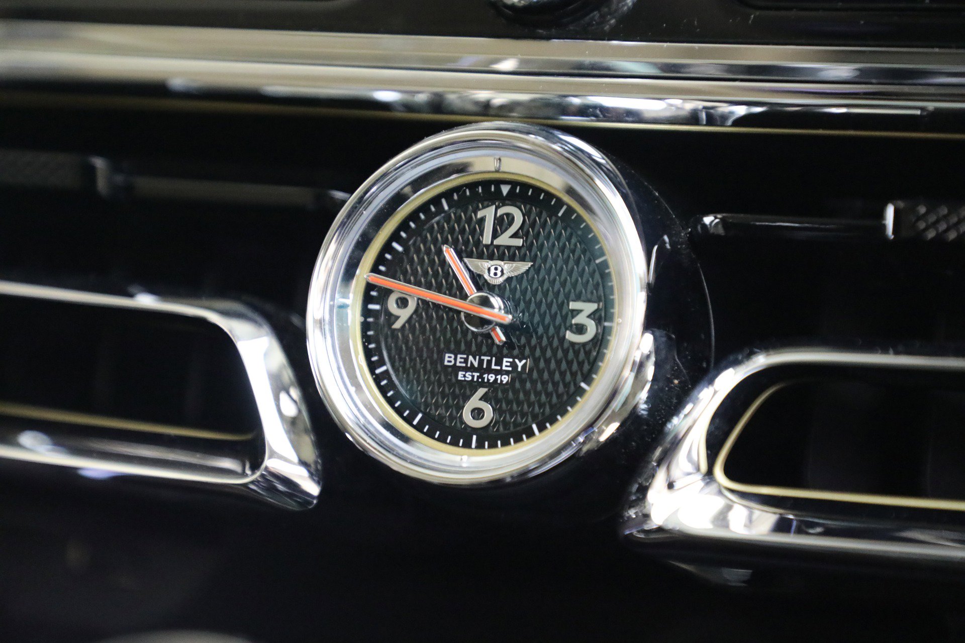 Used 2023 Bentley Flying Spur Plug-In Hybrid image 21