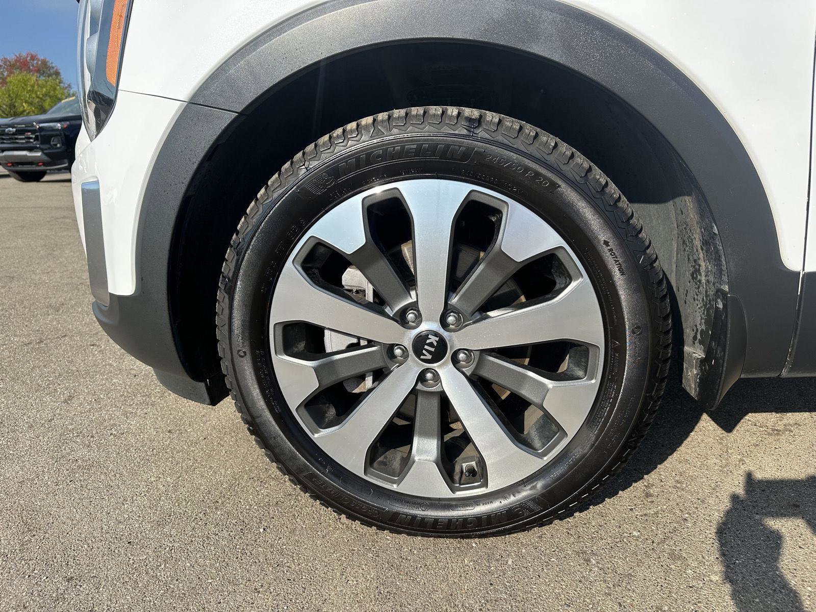 Used 2021 Kia Telluride EX w/ EX Premium Package image 2