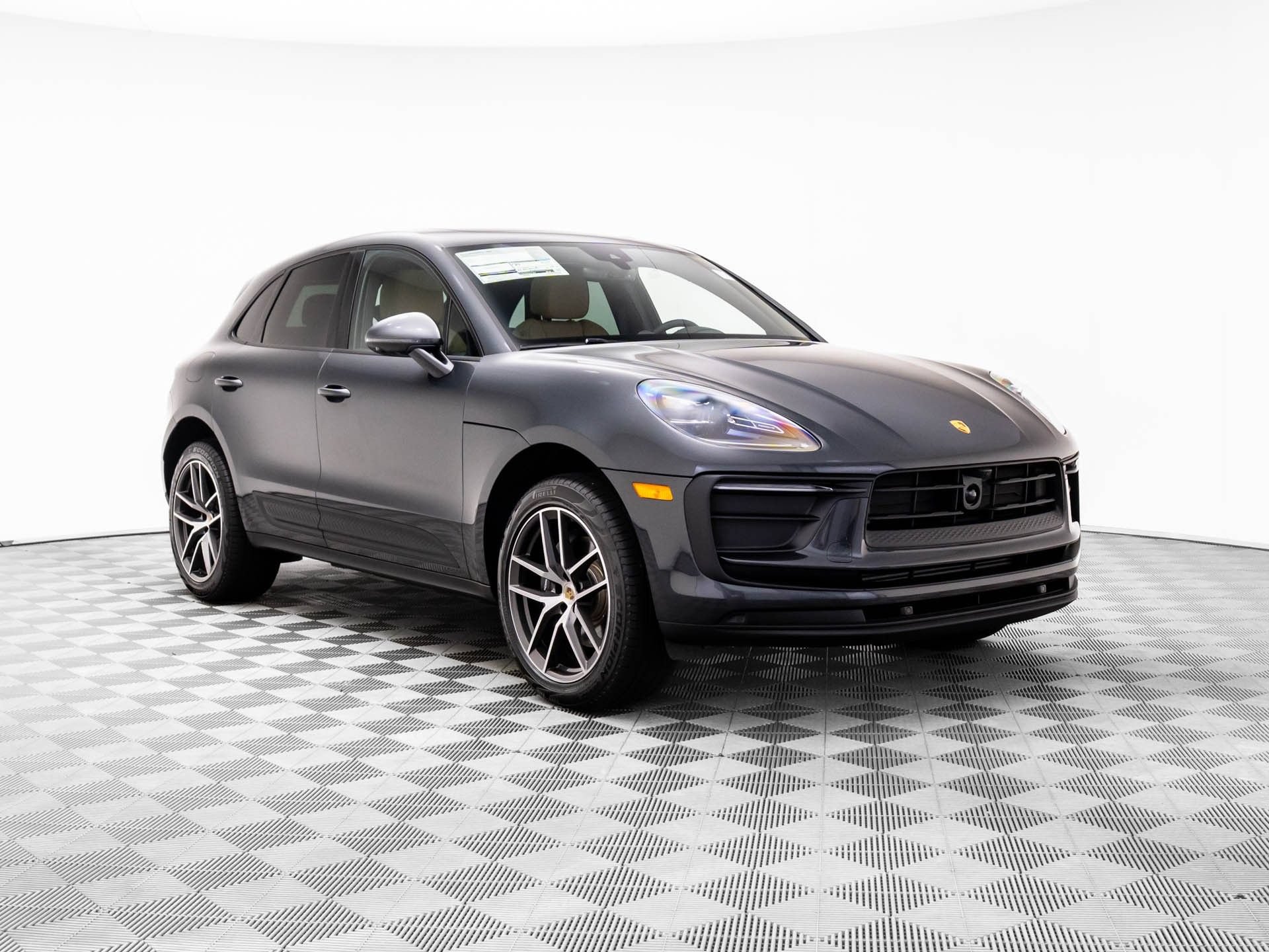 Certified 2026 Porsche Macan AWD/4WD image 6