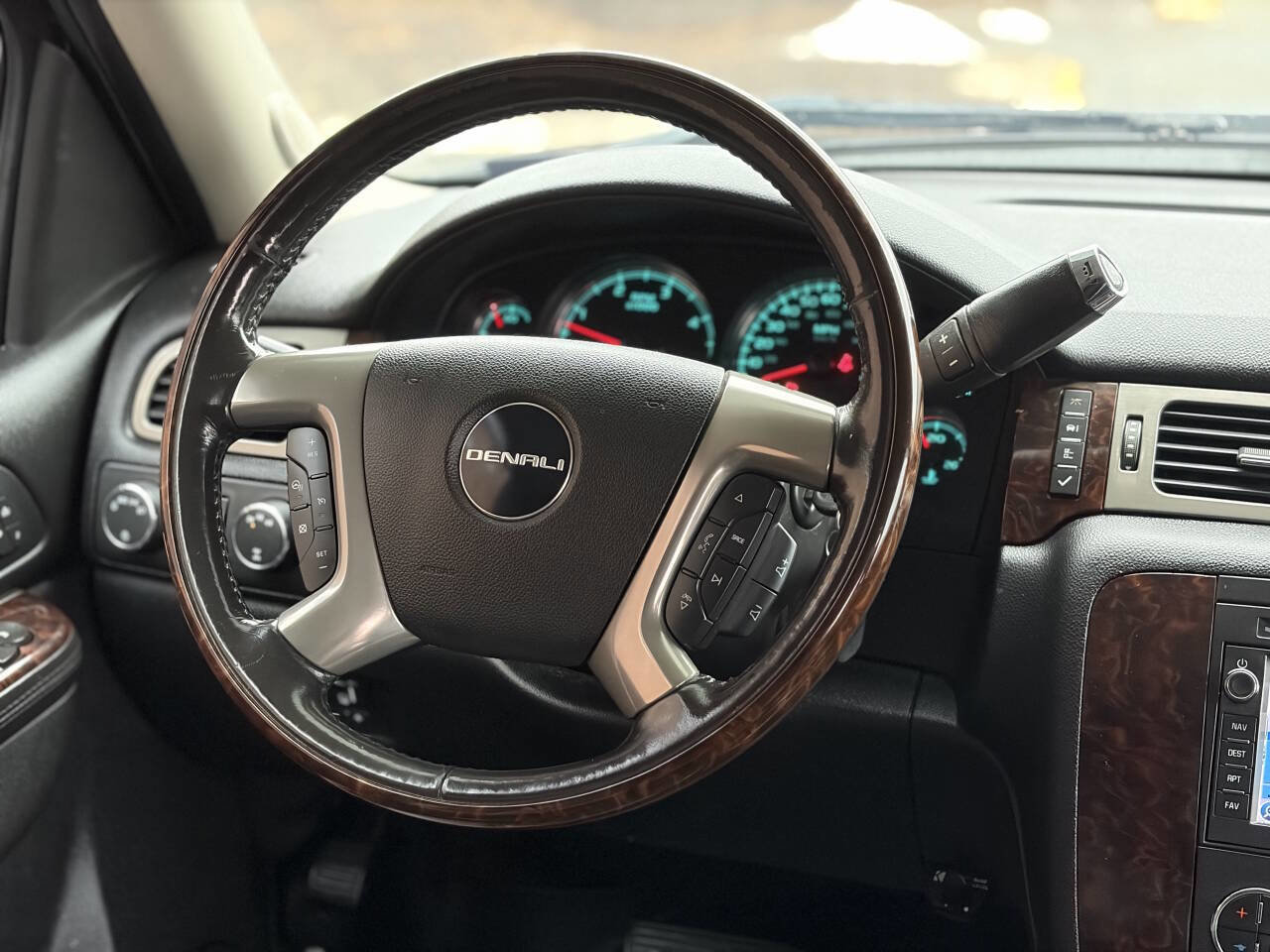 Used 2011 GMC Sierra 2500 Denali w/ Suspension Package, Off-Road AWD/4WD image 25