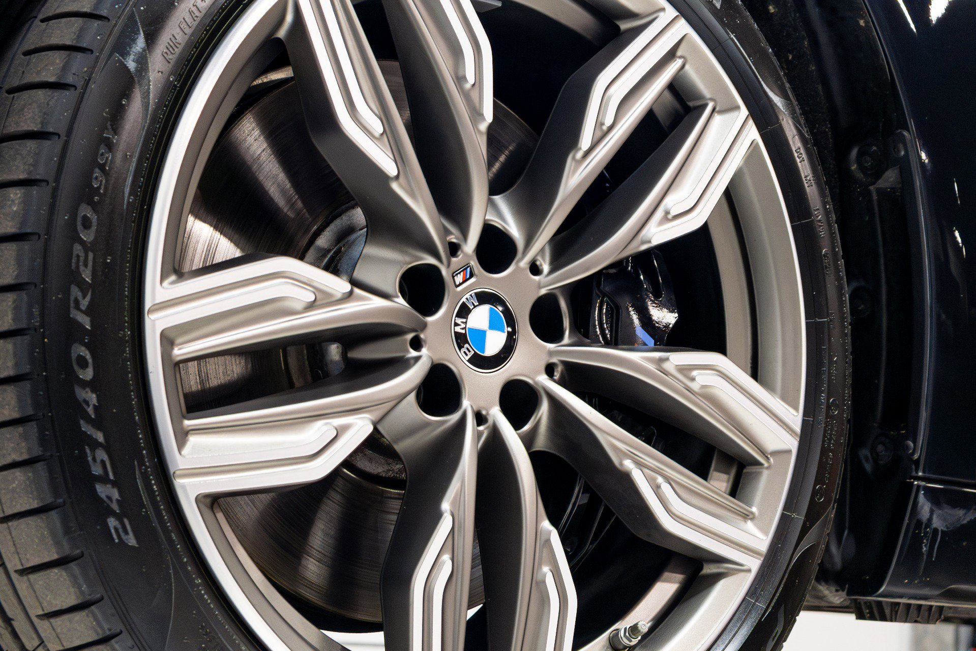 Used 2022 BMW M760i xDrive image 19