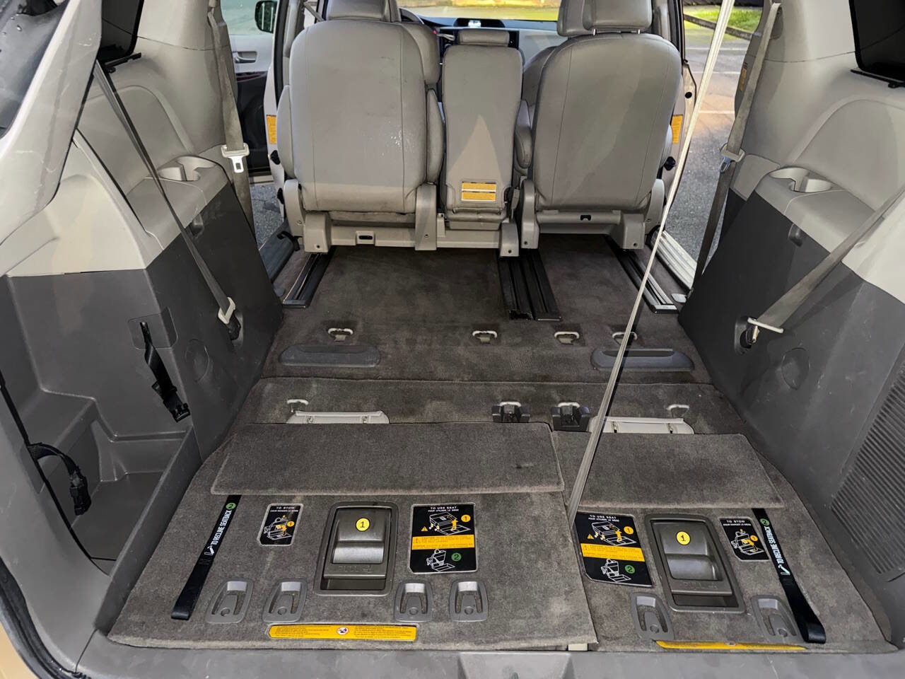 Used 2014 Toyota Sienna XLE FWD image 36