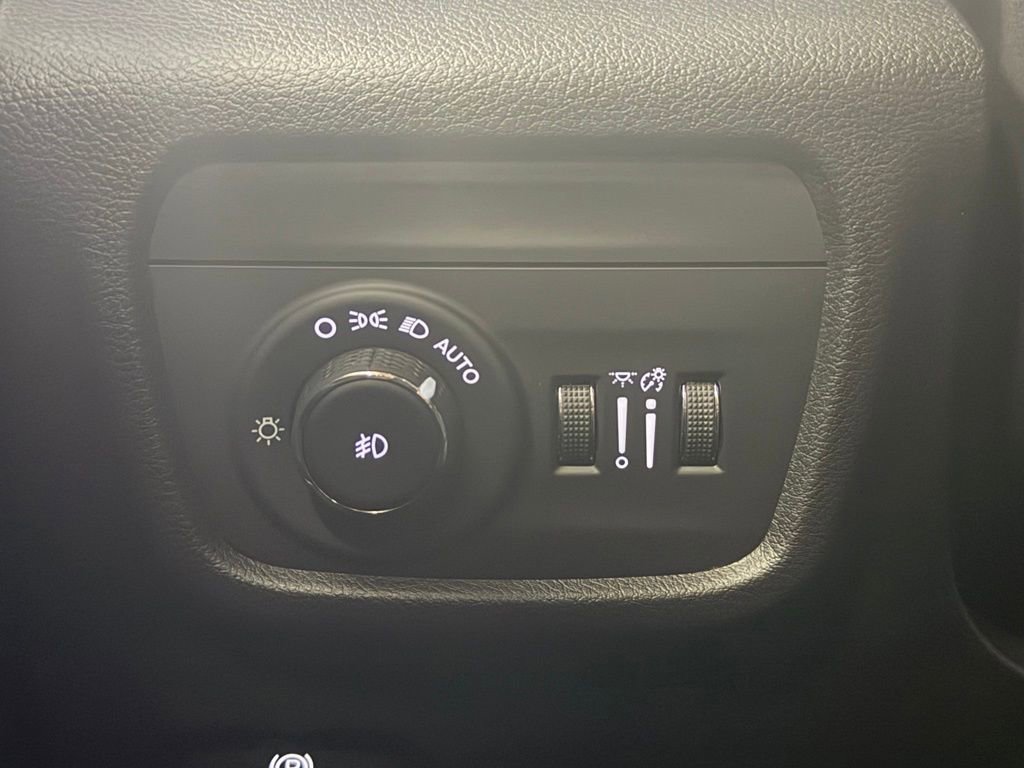 Used 2022 Jeep Grand Cherokee L Summit w/ Advanced Protech Group IV AWD/4WD image 15