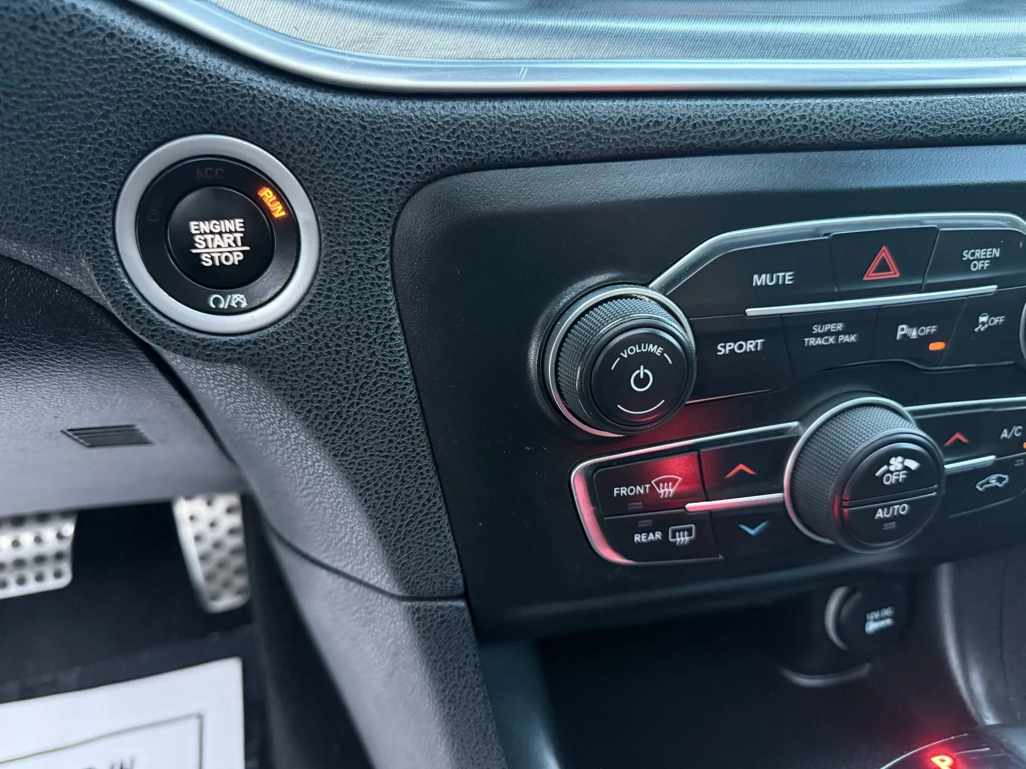 Used 2018 Dodge Charger R/T image 22