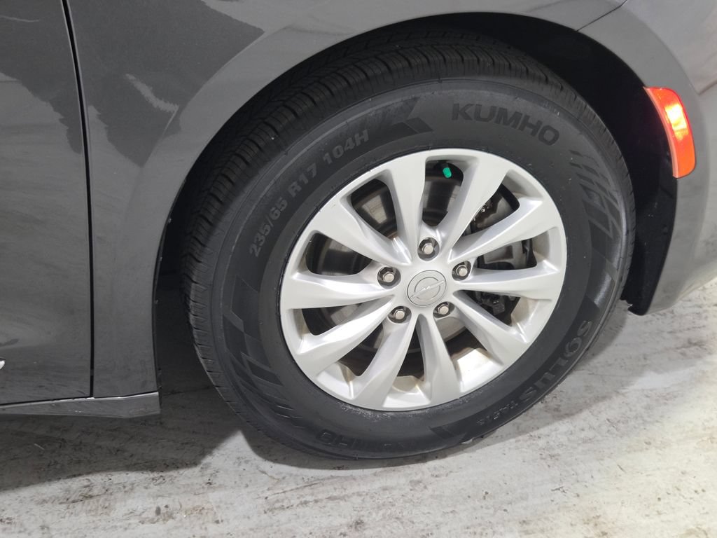 Certified 2018 Chrysler Pacifica Touring-L Plus FWD image 22