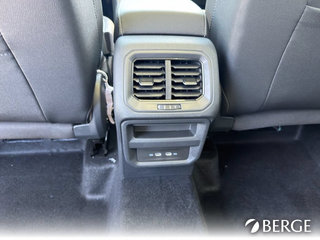 New 2026 Volkswagen Taos SE FWD image 23