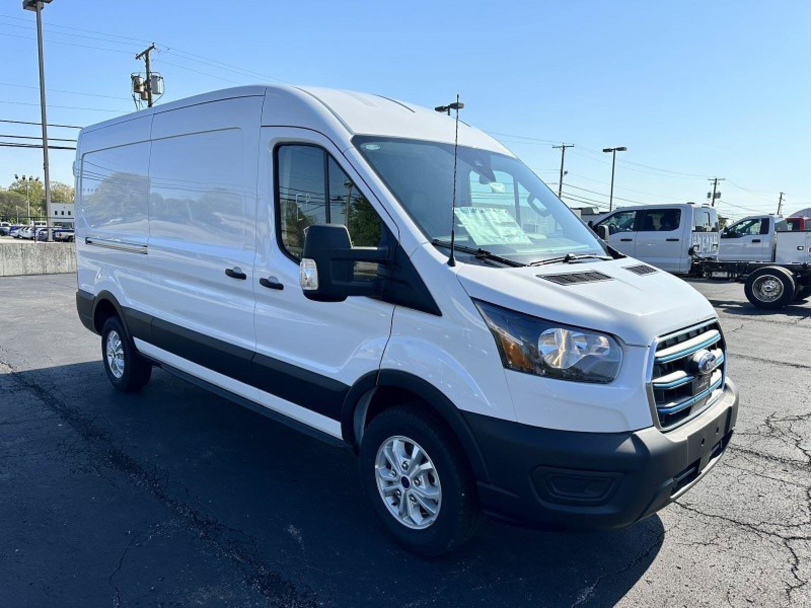 Used 2023 Ford E-Transit Medium Roof image 3