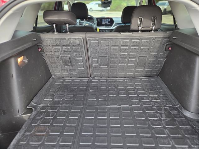 Used 2025 Chevrolet Trax LS w/ LS Convenience Package image 5