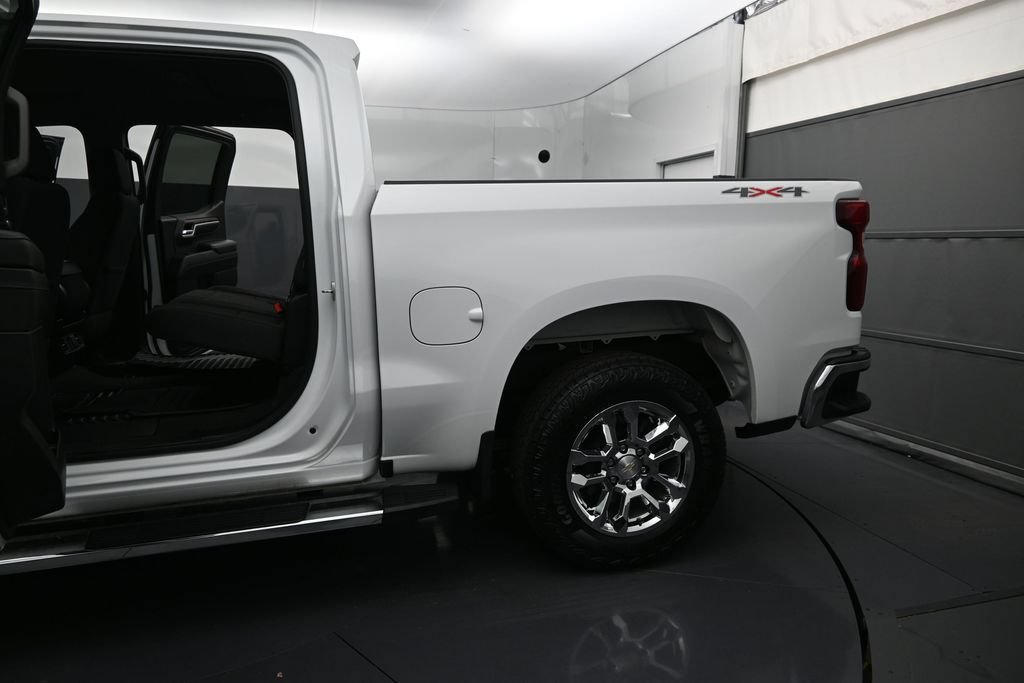 Used 2022 Chevrolet Silverado 1500 LT AWD/4WD image 12