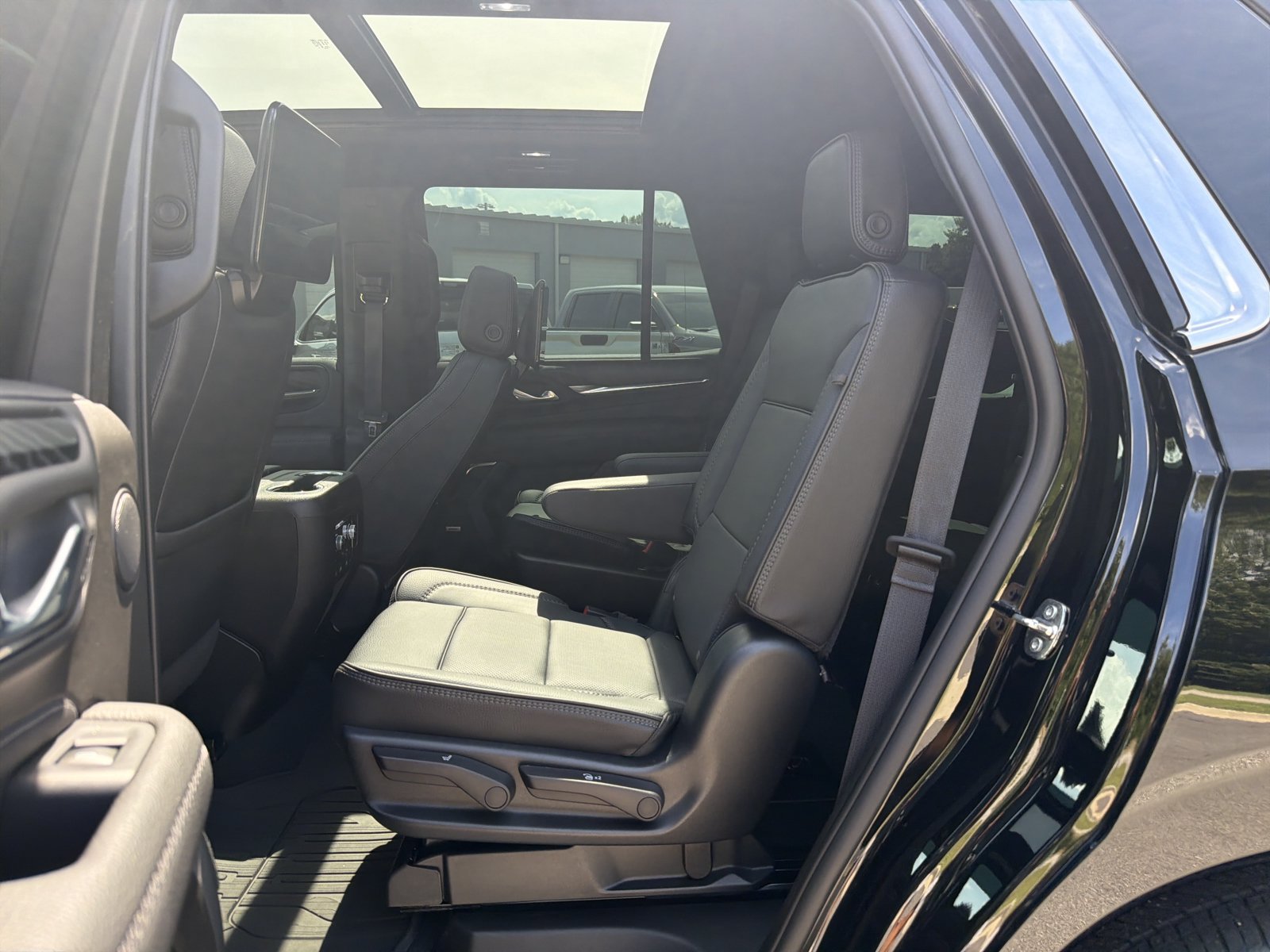 Used 2023 GMC Yukon Denali w/ Denali Reserve Package AWD/4WD image 30