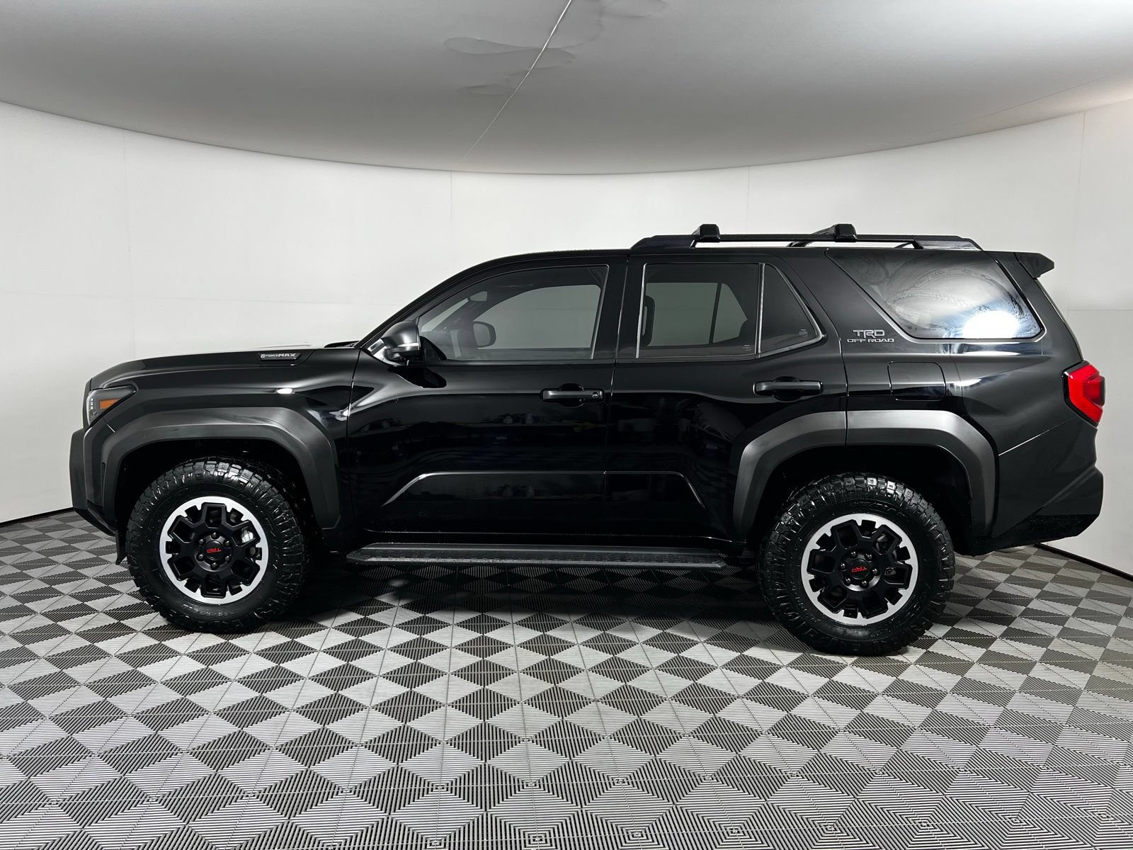 Used 2025 Toyota 4Runner TRD Off-Road Premium AWD/4WD image 8