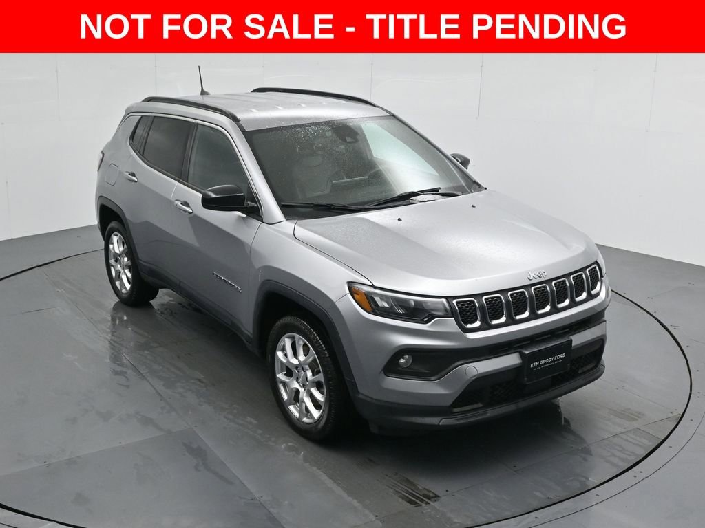 Used 2023 Jeep Compass Latitude image 32