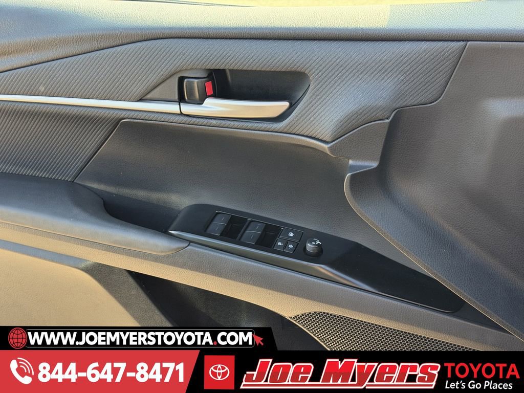 Used 2025 Toyota Camry SE image 26