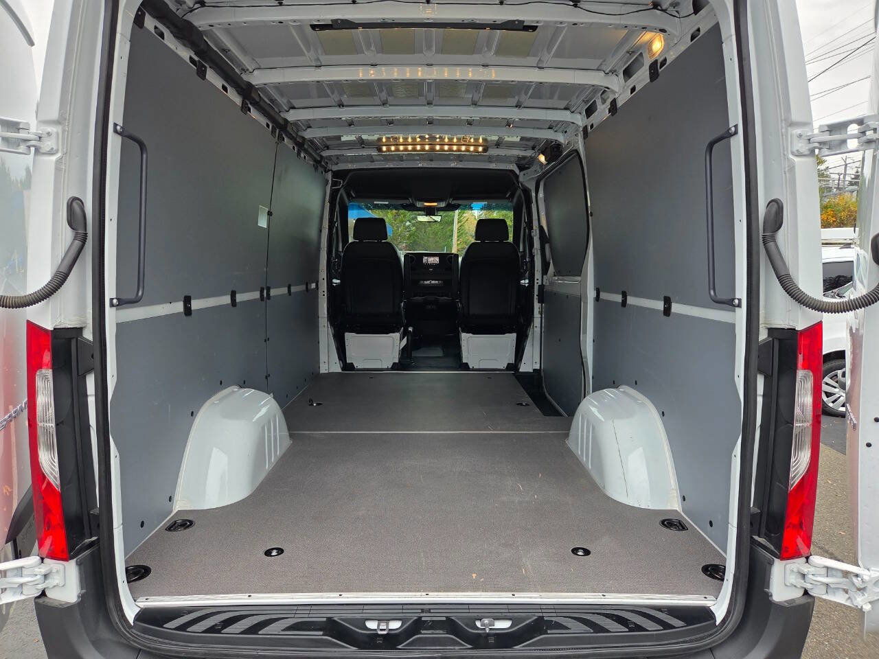 Used 2024 Mercedes-Benz Sprinter 2500 image 20