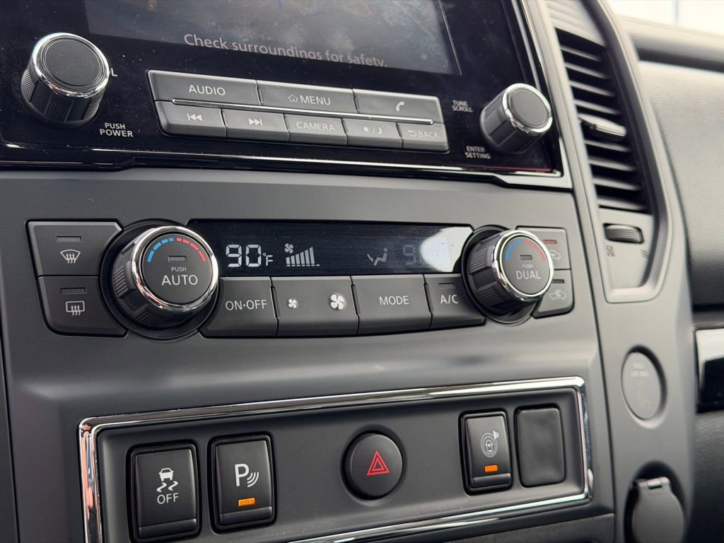 Used 2024 Nissan Titan SV w/ SV Convenience Package image 33