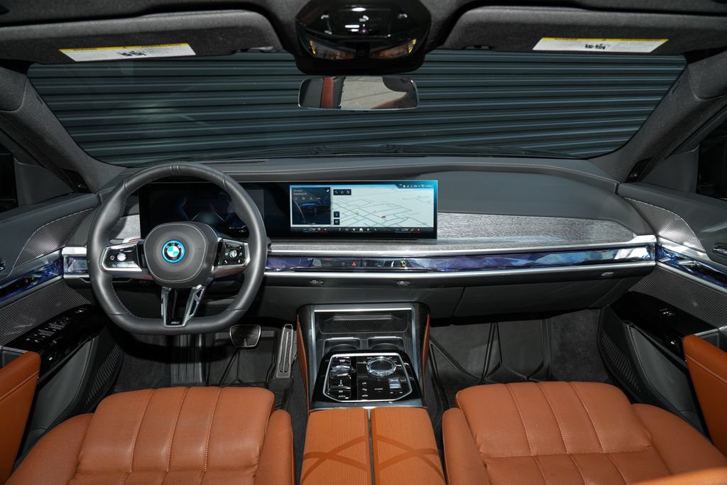Used 2025 BMW i7 xDrive60 AWD/4WD image 29