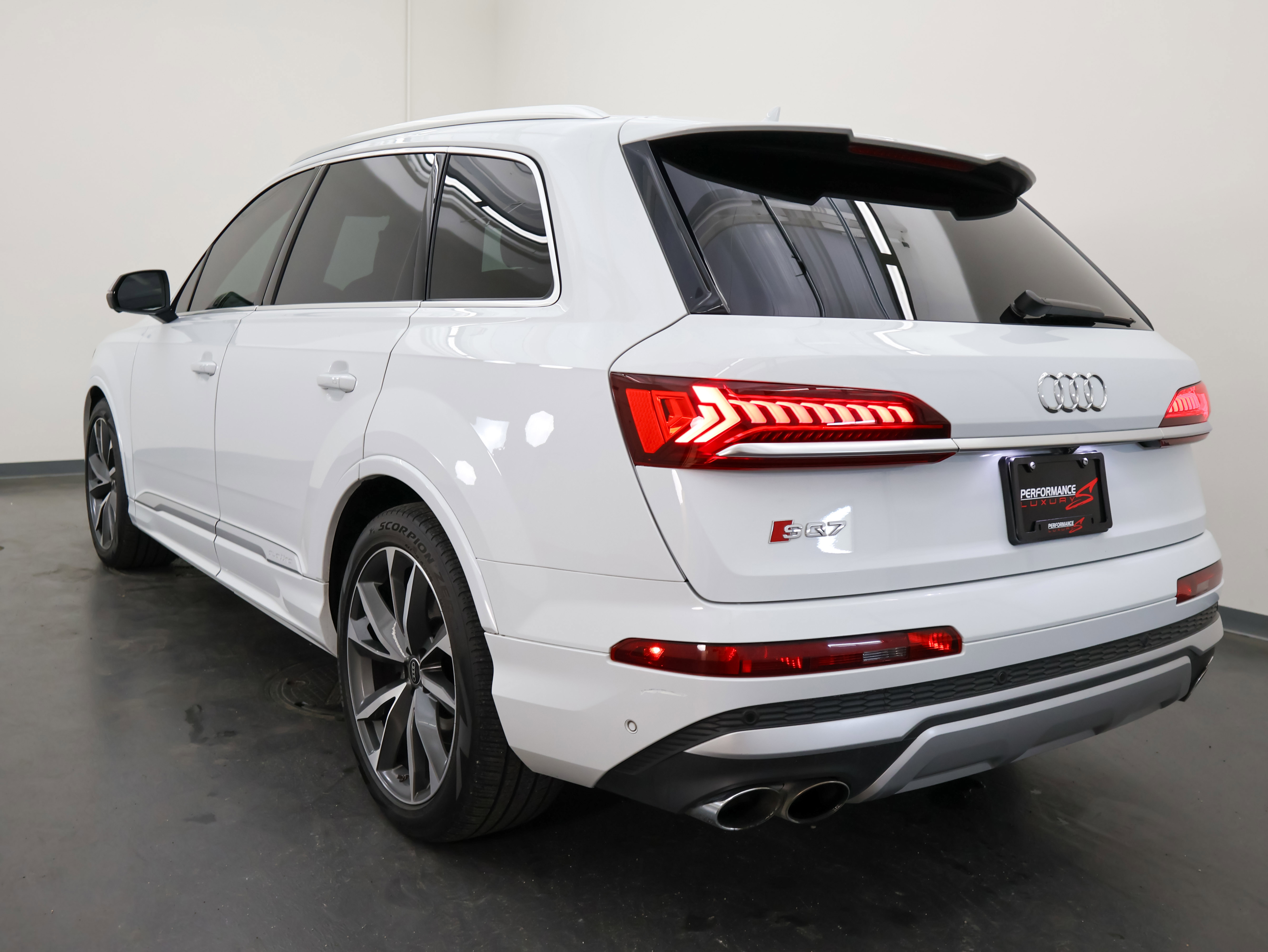 Used 2022 Audi SQ7 Premium Plus AWD/4WD image 5